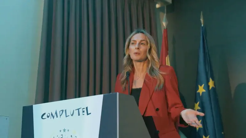 Ponente durante una intervención en el encuentro corporativo de Complutel.